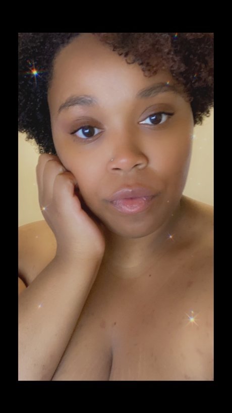 Shaneese exclusive model pic