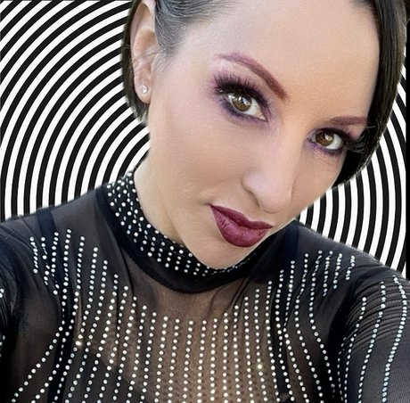 Mistress Kara xxx pornstar archive