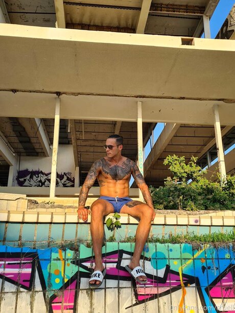 Mister Cruell star top photos