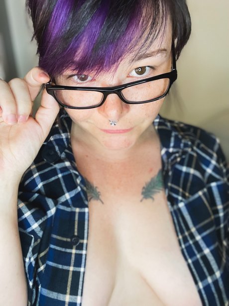 Modest Molly pornstar hd img