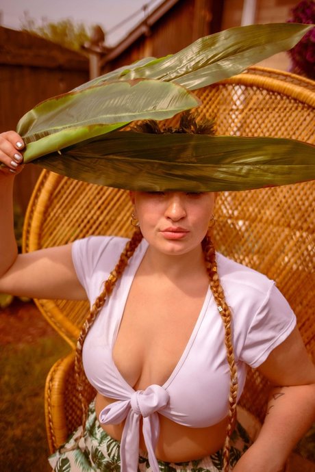 Modeled after the McK perfect star photo