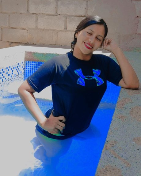 KarlaYa pretty model image