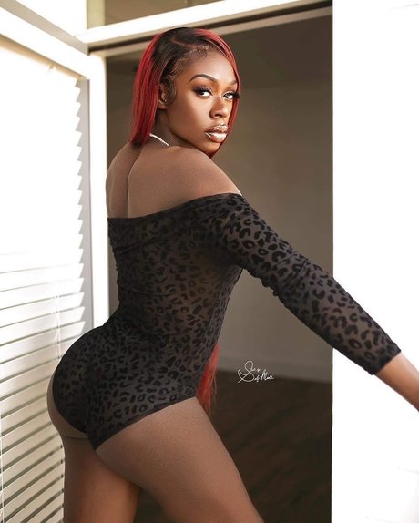 BIG MAMA C_ hot star photo