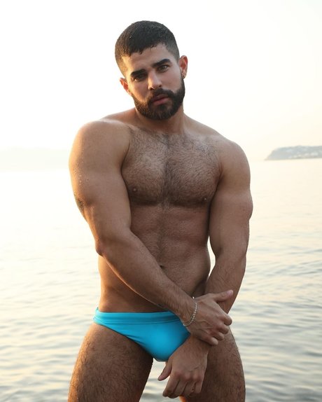 karlitos Amarilla xxx star photo