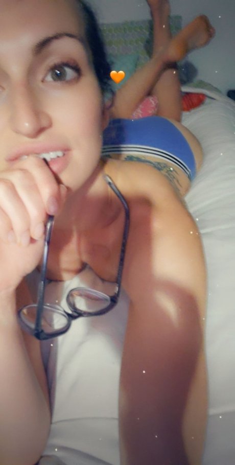 Misty Moone sexy star photo