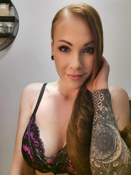 Mistress Pia star free photos