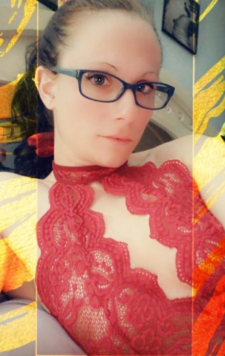 Hails Bells model pornographic pic