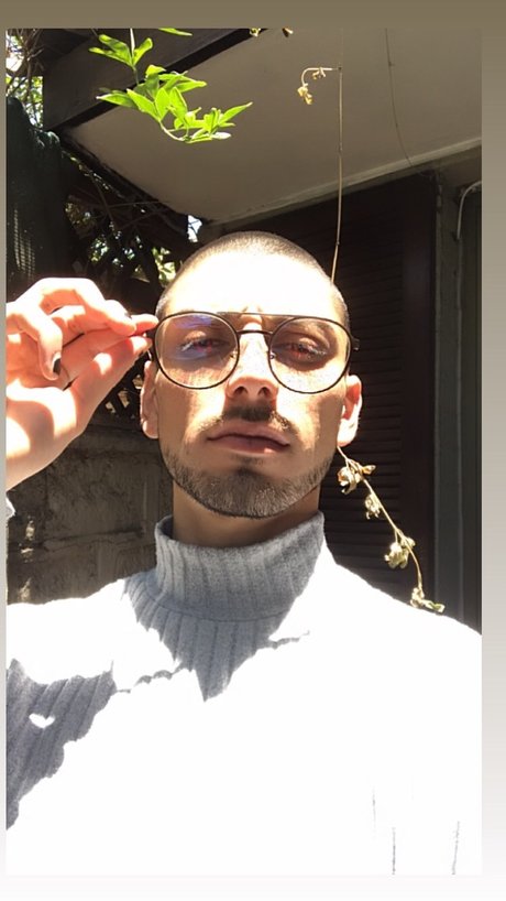 Moon Lux naked star pic