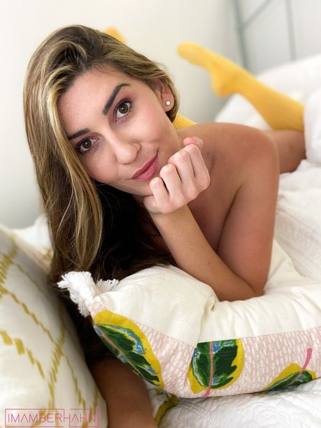 Amber Hahn model hot pic