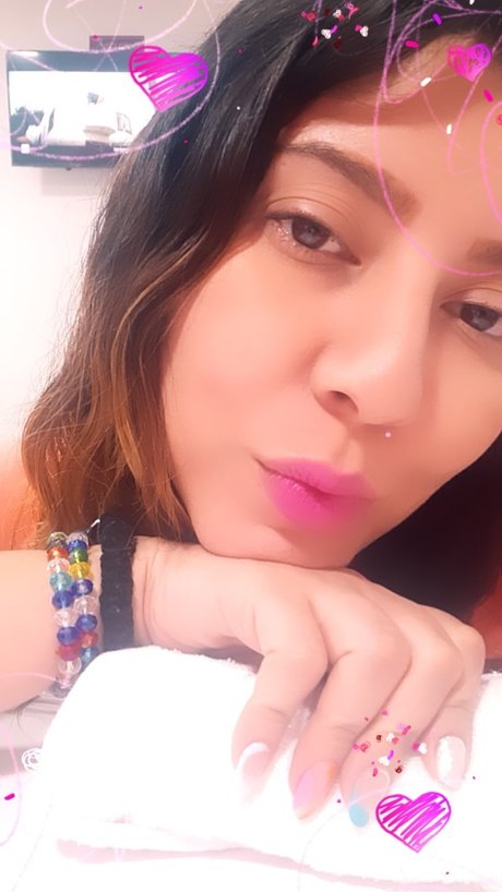 GeraidaH pornstar naked image