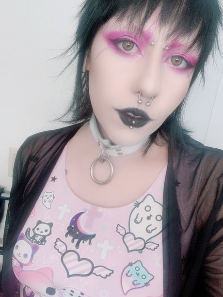 MollyMisery model sex gallery