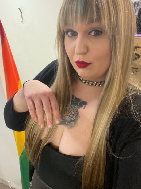 MOLLY DALLAS pretty star picture