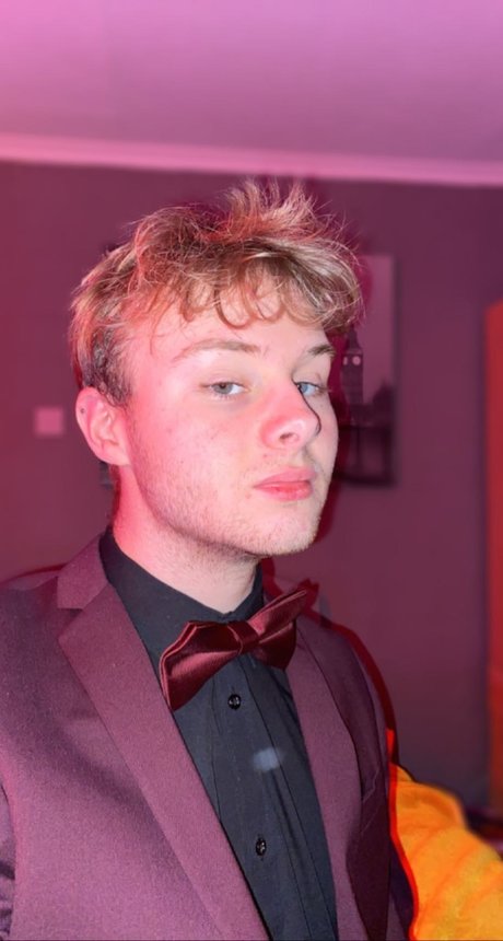 Callum King star adult photos