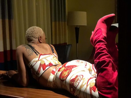 MinaFierce star naked photo