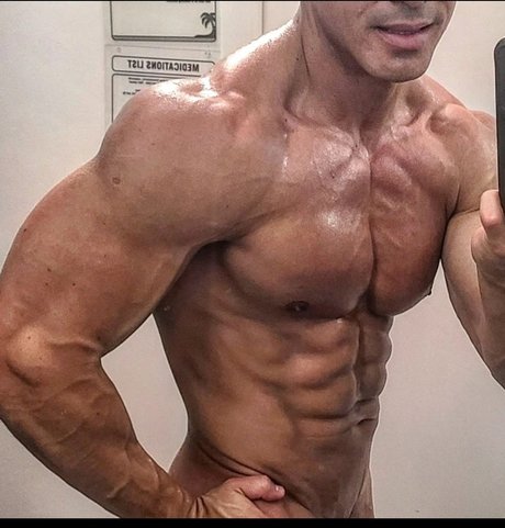 Hector the Hammer model nude pic