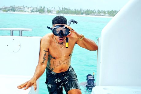 Expressions of a Gemini pornstar art archive