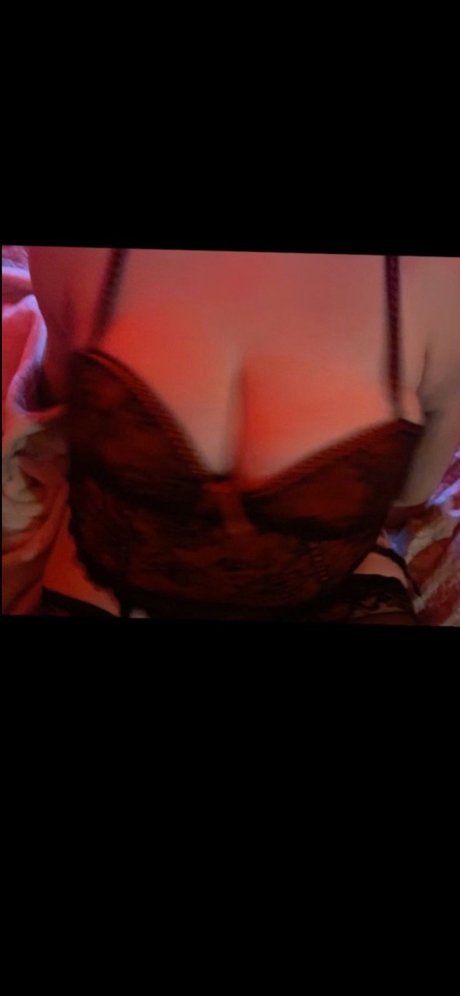 mysti model naked picture