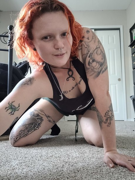 Helena Harpei erotic star img