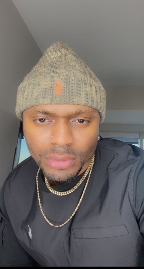 Mr Right Now model perfect photos