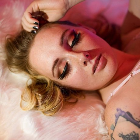 Hailey Elskov sexy pornstar photo