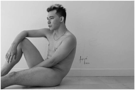 _Male Nude Photography_ pretty model pictures