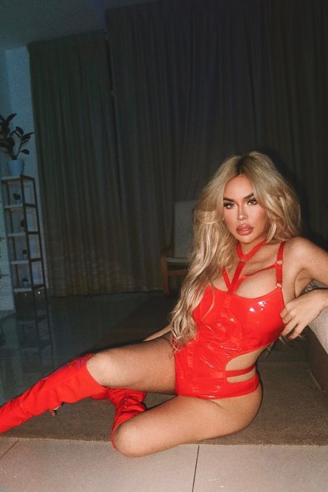 MiaRose pornstar sex photos