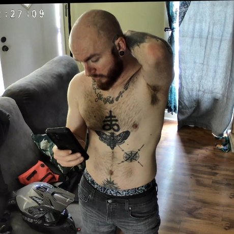 GiggleGod nice model picture