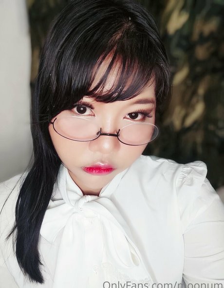 moonum model erotic img