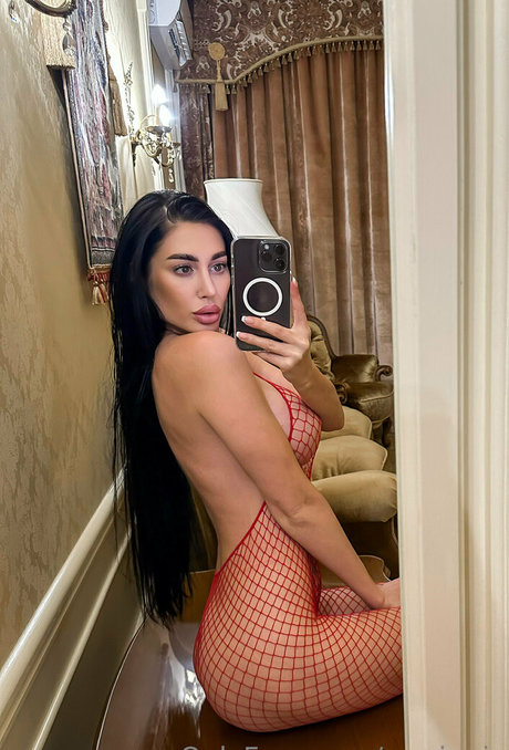 mari mis art star img