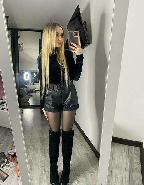 emmyystar nude star pictures