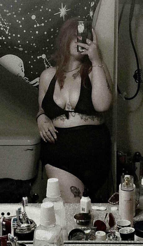 adriivy model nude pic