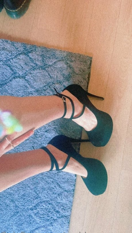 goddessauroree model free image