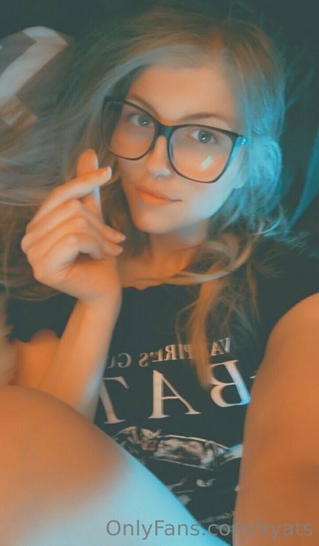 kyats naked star img