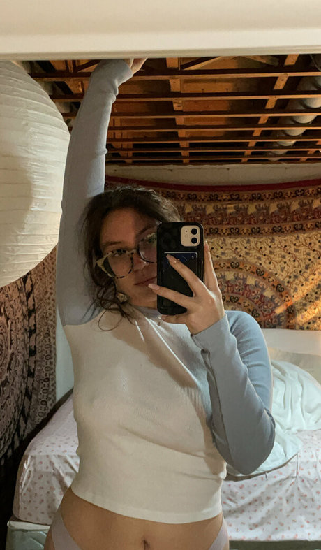 ella enchanted2 star nude galleries