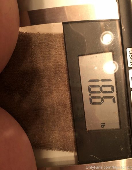 lilpeachpit model perfect picture