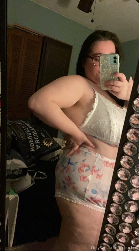 lilpeachpit pornstar beautiful pictures