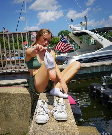 Brawniebee art pornstar image