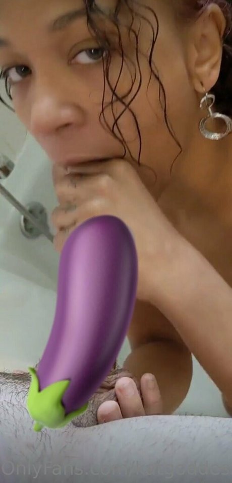 katgoddesstease model top photo