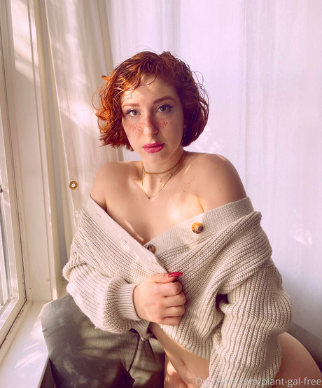 plantgalfree naked model pictures