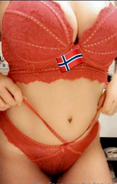 tiednpied pornstar naked picture