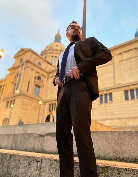 officepant top model img