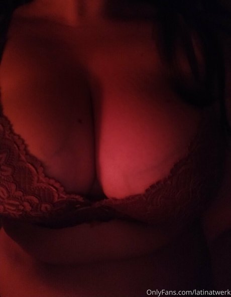latinatwerk pornstar nude photo