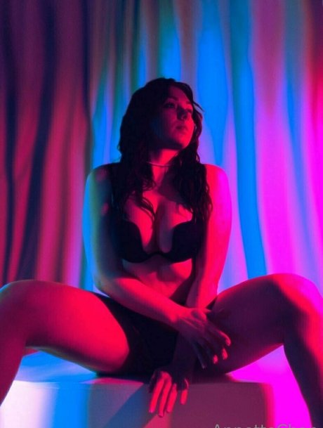 annettechan star hd photo