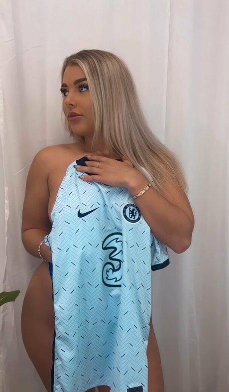 madelenewright adult model photo