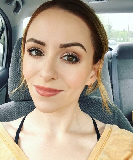 Mollie Damon top star images