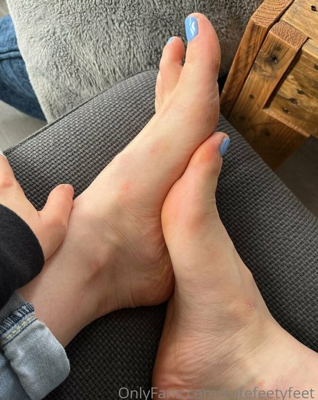 cutefeetyfeet model xxx pics
