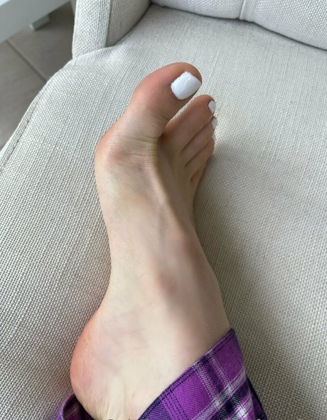 cutefeetyfeet star nude galleries