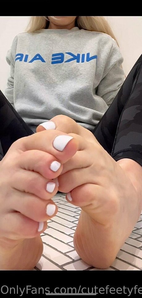 cutefeetyfeet model art pictures