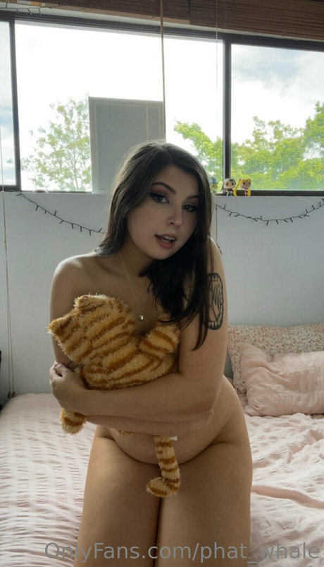 phat whale free star img