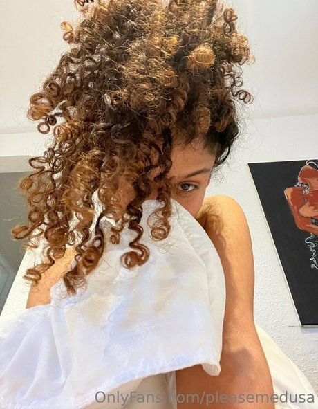 pleasemedusa perfect model photos